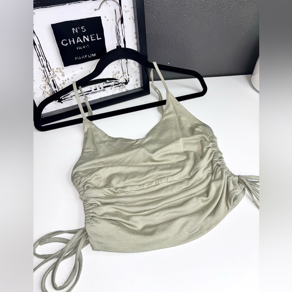 FOREVER 21 sage crop top size M
